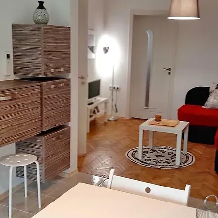 500 Steps To The Apartament