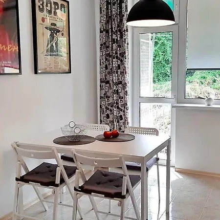 500 Steps To The Apartment *