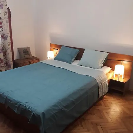 Apartment 500 Steps To The Varna