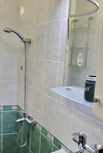 アパート 500 Steps To The *